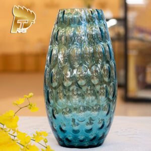 Hiện đại, tinh tế, sáng tạo, tao nhã và ấn tượng là những gì mà Lọ Hoa Pha Lê Tiệp Optika màu xanh nhạt hợp phong thủy cho người mệnh thủy đem lại may mắn cho không gian sống và làm việc của bạn.