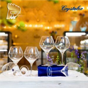 Nâng tầm trải nghiệm ẩm thực và rượu vang của bạn với sự cân bằng hoàn hảo của ly uống rượu vang đỏ Amoroso 450ml trên tay. Sự thoải mái khi các ngón tay chạm vào thân ly thanh lịch, tiếng pha lê ngân lên thú vị khi cụng ly và hương thơm tinh tế của loại rượu vang đỏ yêu thích xoay quanh bầu ly. Nó không chỉ là một thức uống, đó là trải nghiệm cấp tuyệt vời cho bạn và khách mời của bạn.