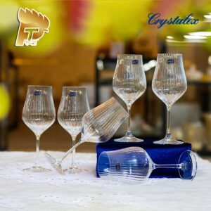 Ly uống rượu vang đỏ Tulipa optic Red Wine 350ml là một tác phẩm rực rỡ được làm từ pha lê Tiệp cao cấp. Sản phẩm với thiết kế hiện đại và mạnh mẽ, đánh thức một cảm giác sang trọng cũng như nâng tầm hương vị của thứ đồ uống hấp dẫn hàng đầu thế giới.