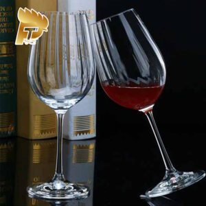 LY UỐNG RƯỢU VANG ĐỎ PHA LÊ VIOLA OPTIC 6 Nâng tầm bàn ăn của bạn với thiết kế ly uống rượu vang đỏ Viola Optic 350ml thời thượng. Hoàn hảo cho phục vụ rượu tại nhà hàng, khách sạn hoặc làm quà tặng độc đáo và đẳng cấp.